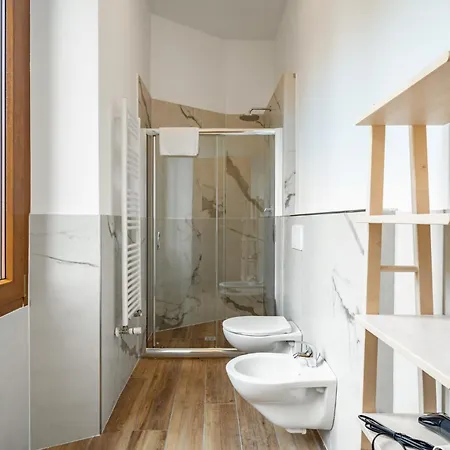 Guesthost - Casa Di Ebe - Campo Di Marte Flat With Balcony *