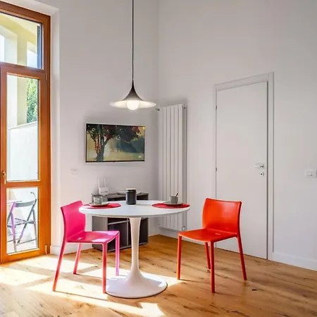 Guesthost - Casa Di Ebe - Campo Di Marte Flat With Balcony アパート