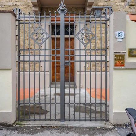 Guesthost - Casa Di Ebe - Campo Di Marte Flat With Balcony
